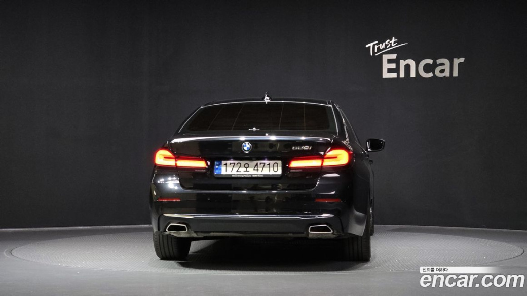 BMW 5-Series 520i Luxury, 2022