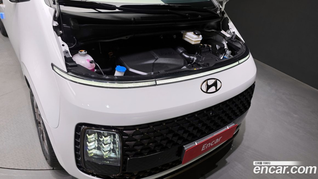Hyundai Staria 4WD Lounge 7-Seater, 2023