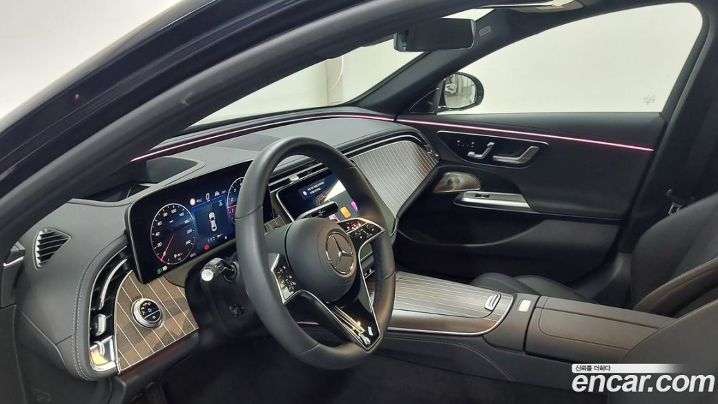 Mercedes-Benz E-Class E300 4MATIC Exclusive, 2025