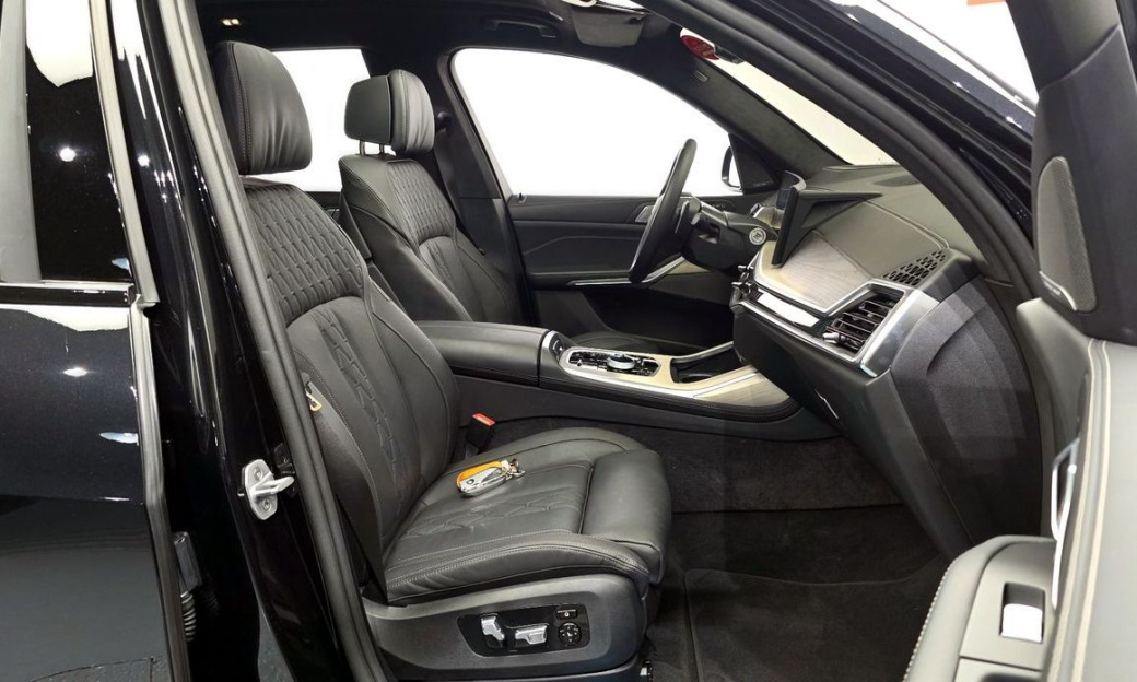 BMW X7 xDrive 40i Design Pure Excellence 7-Seater, 2025