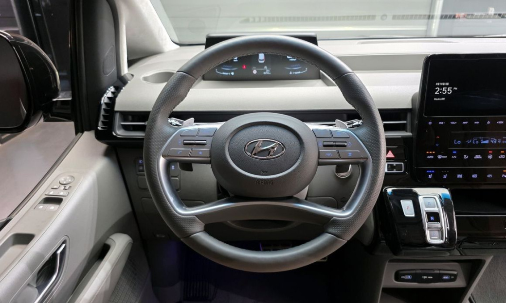 Hyundai Staria 2WD Camping Car, 2024