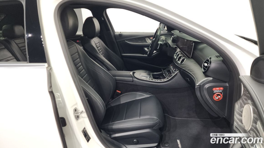 Mercedes-Benz E-Class E350 4MATIC AMG Line, 2021