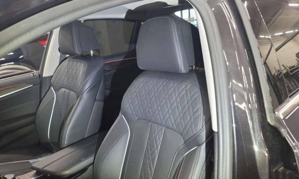 BMW 5-Series 530i Luxury, 2023