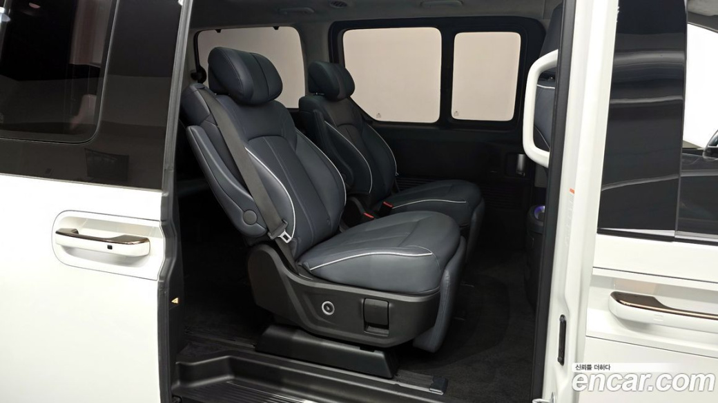Hyundai Staria Lounge 7-Seater, 2025