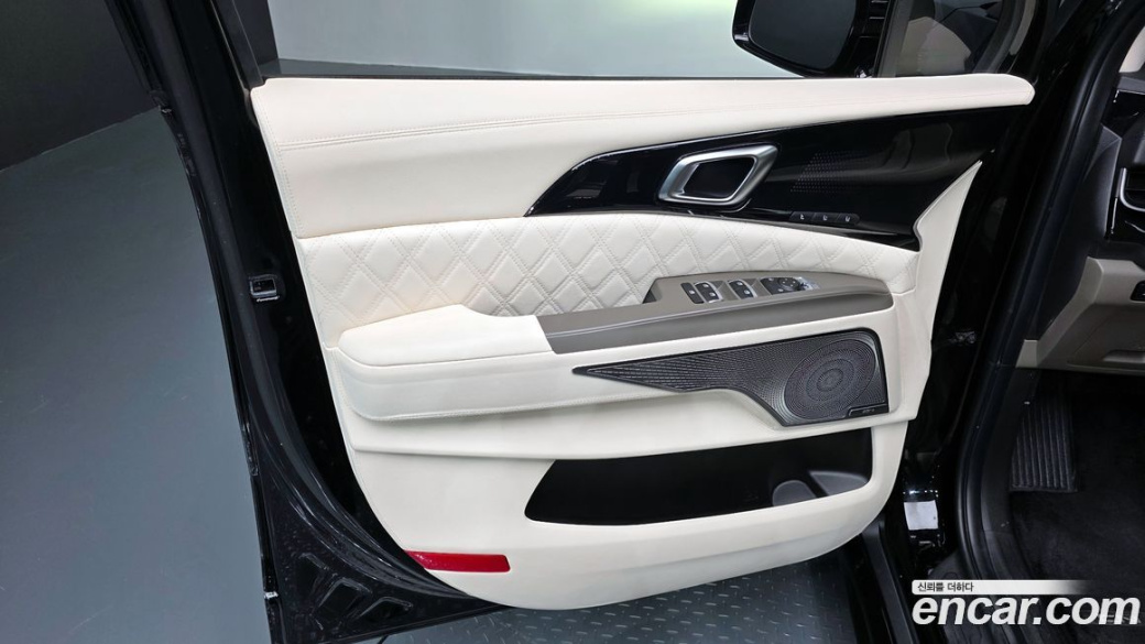 Kia Carnival 9-Seater Hi Limousine (Special Vehicle), 2025