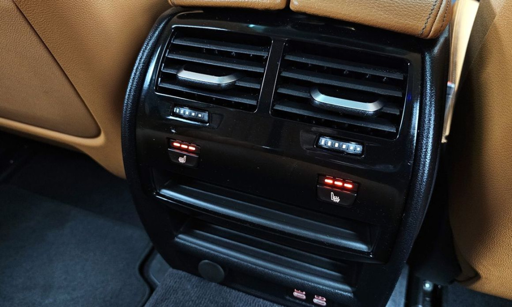 BMW 5-Series 520i Luxury, 2022