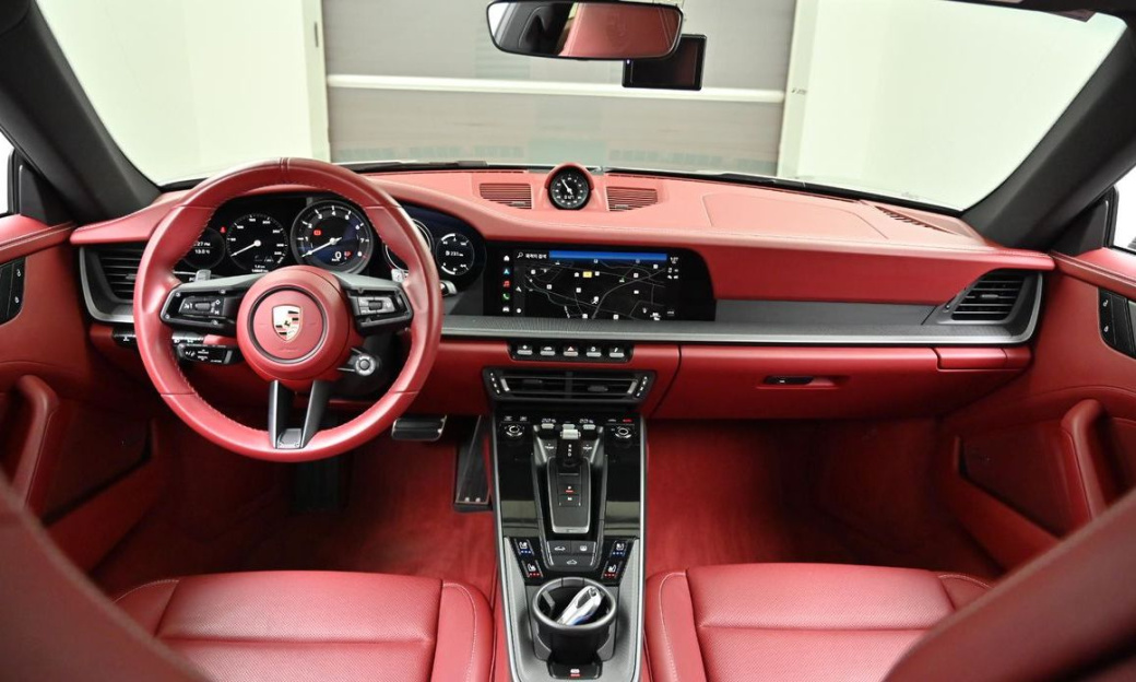 Porsche 911 Carrera, 2024