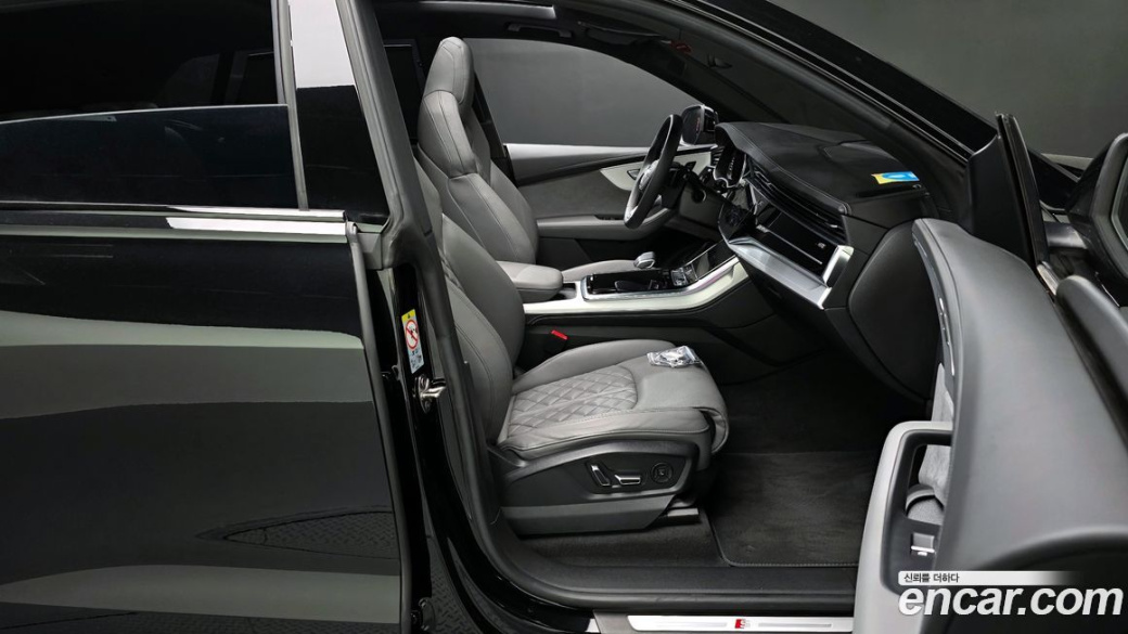 Audi Q8 55 TFSI Quattro Premium, 2023