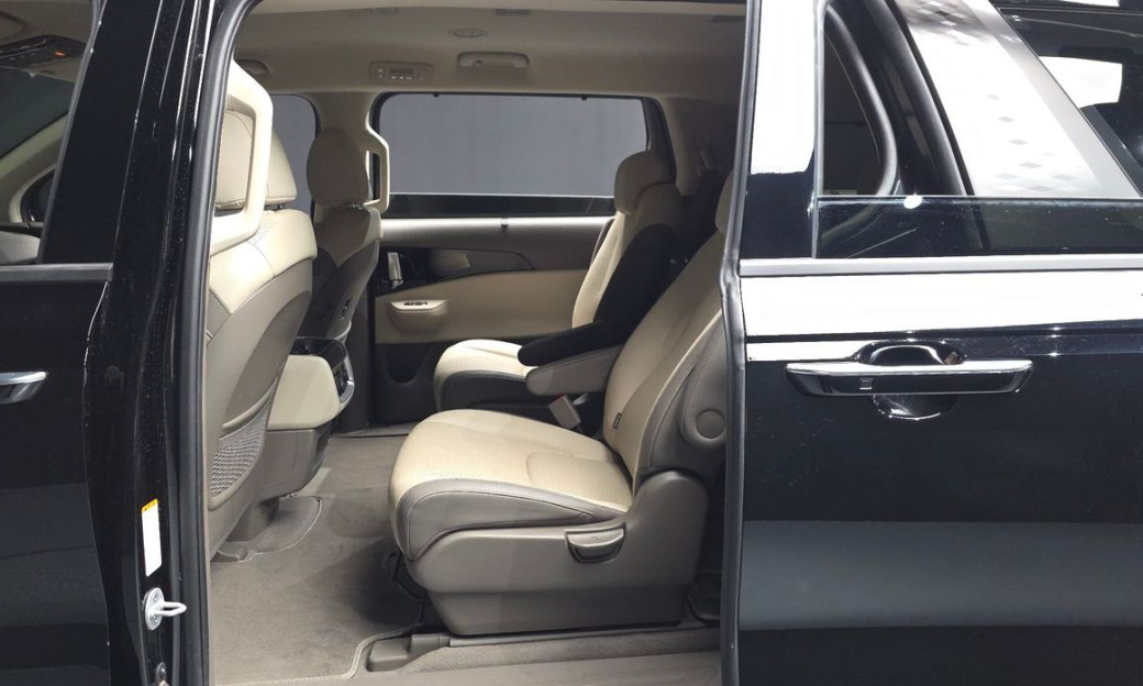 Kia Carnival 9-Seater Gravity, 2025