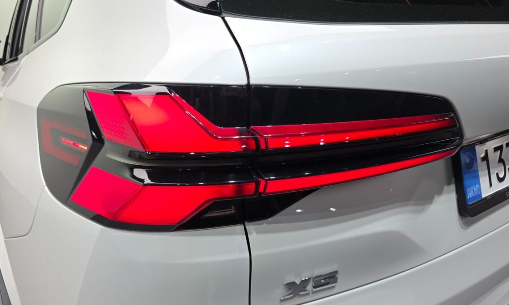 BMW X5 M60i, 2025