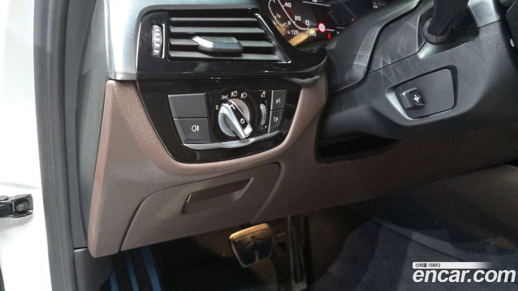 BMW 5-Series M550i xDrive, 2022