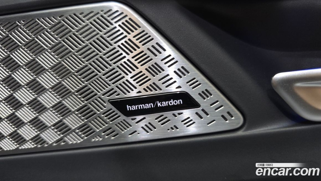 BMW 2-Series 220i Luxury, 2025