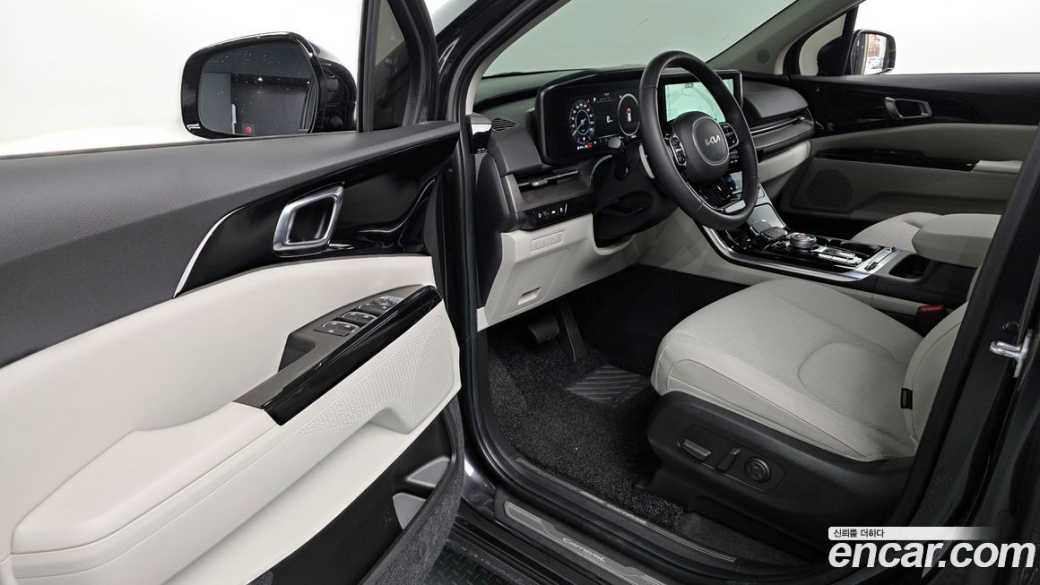 Kia Carnival 7-Seater Outdoor, 2023