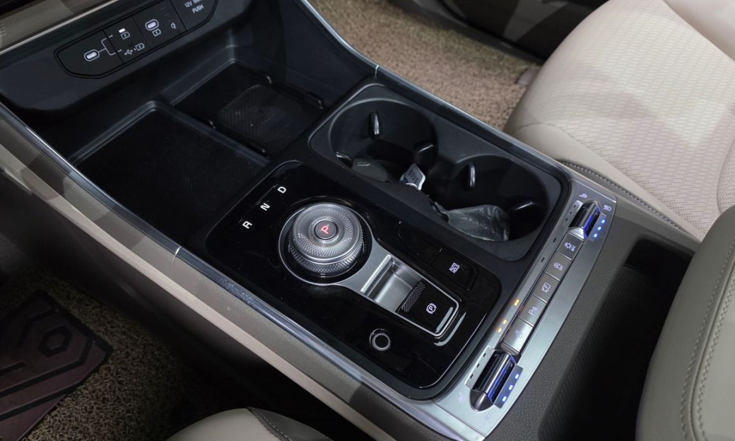 Kia Carnival 9-Seater Signature, 2025