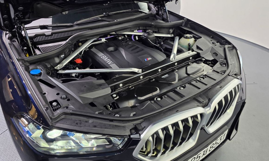 BMW X6 xDrive40i M Sport, 2025
