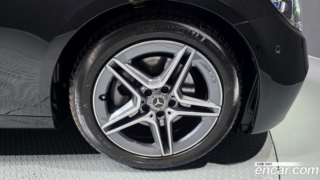 Mercedes-Benz E-Class E250 AMG Line, 2023
