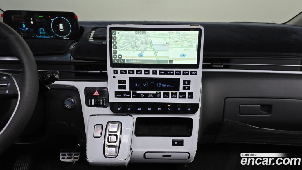 Hyundai Staria 4WD Lounge 7-Seater, 2025