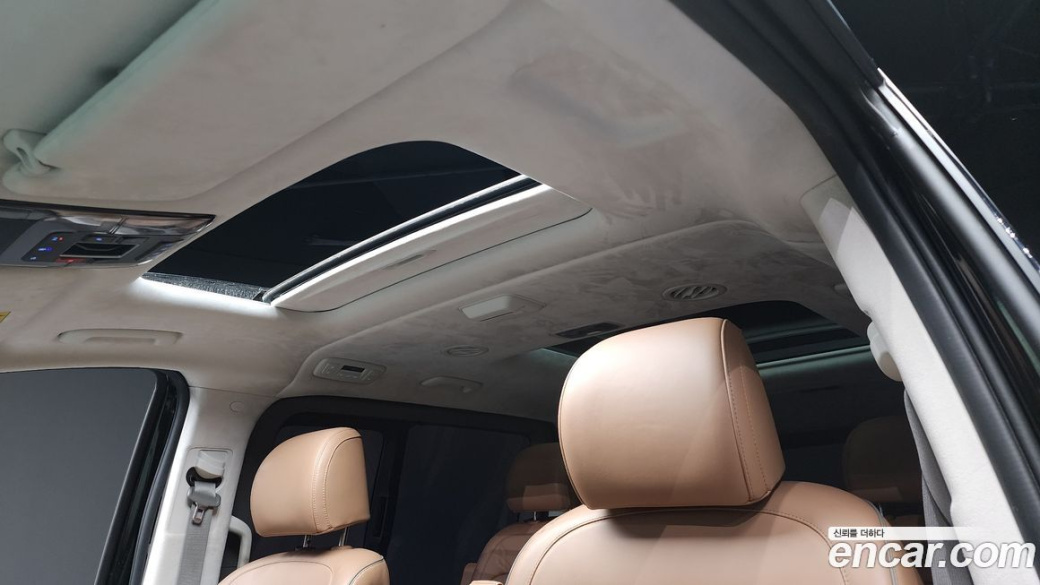 Hyundai Staria 4WD Lounge 9-Seater, 2023