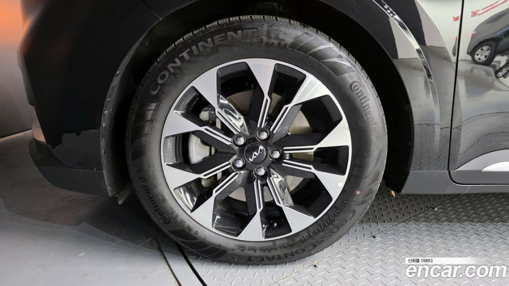 Kia Carnival 9-Seater Signature, 2023