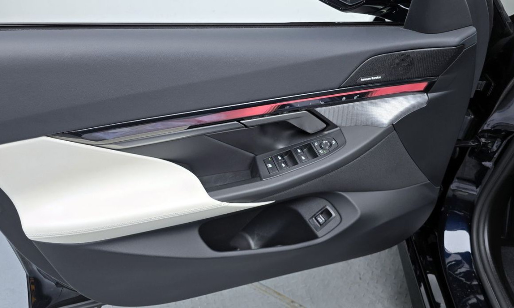 BMW 5-Series 520i M Sport, 2025