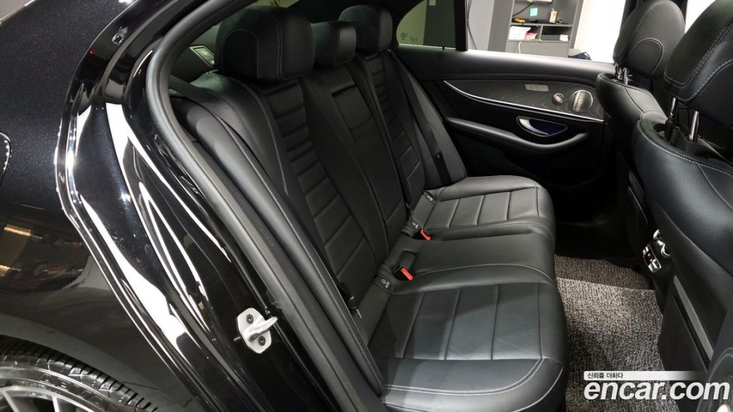 Mercedes-Benz E-Class E350 4MATIC AMG Line, 2022