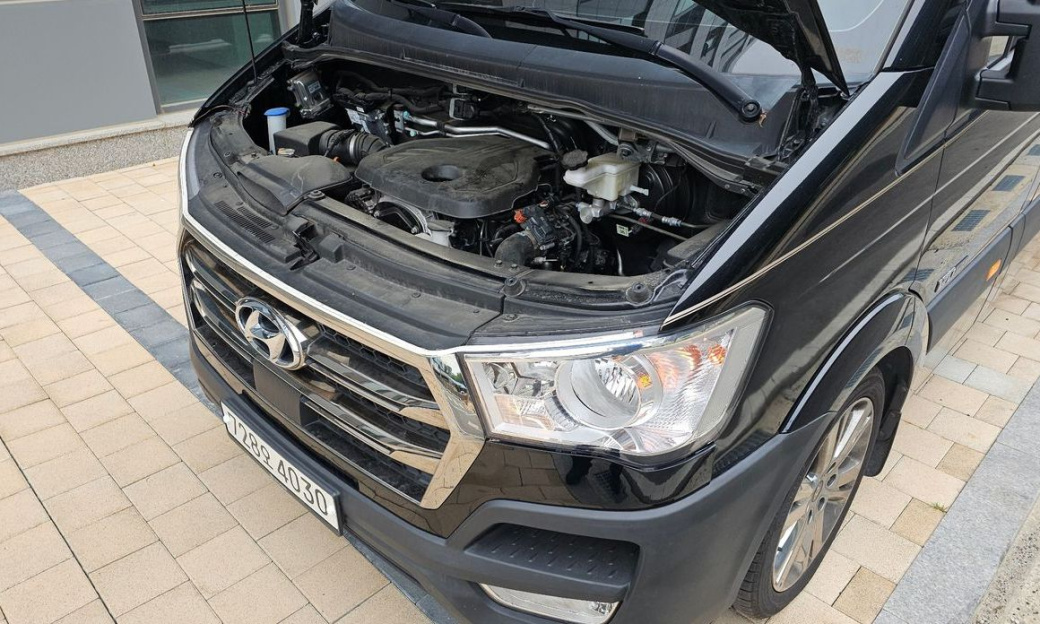 Hyundai Solati 16-seater, 2024