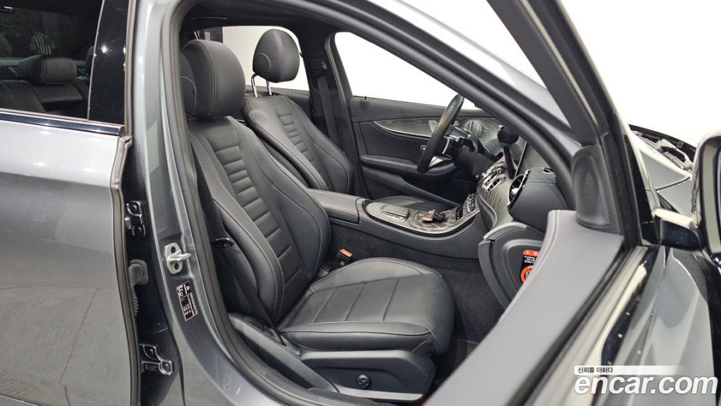 Mercedes-Benz E-Class E350 4MATIC AMG Line, 2023