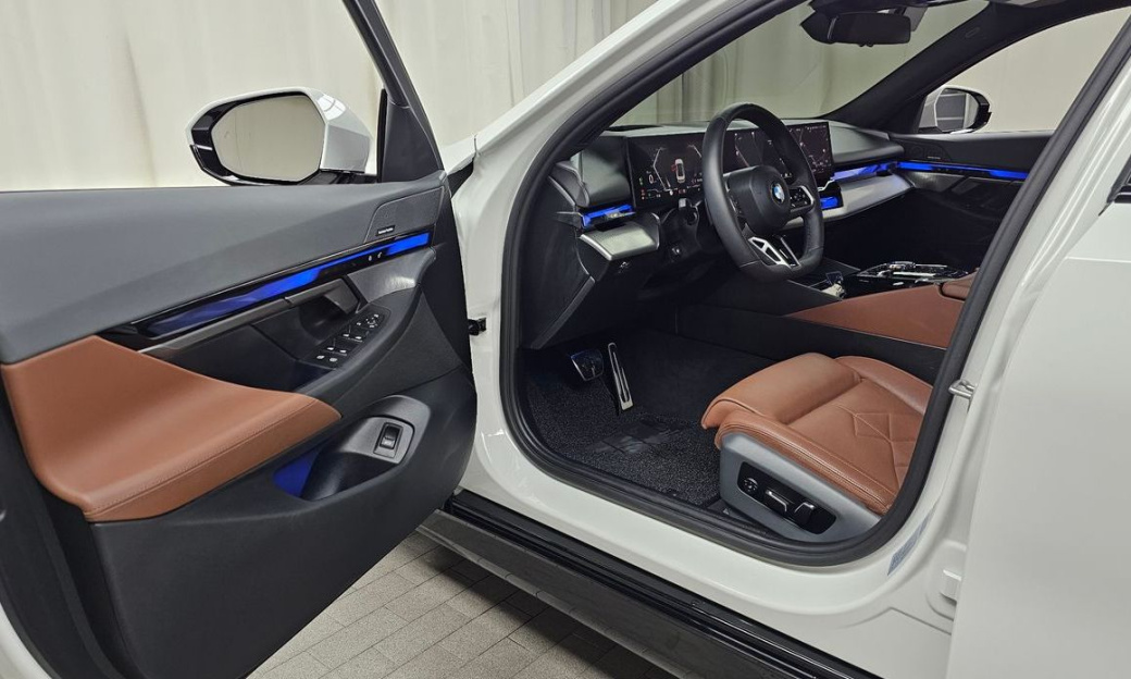 BMW 5-Series 530i xDrive M Sport, 2025