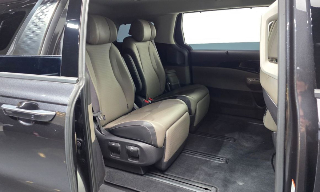 Kia Carnival 7-Seater Signature, 2024