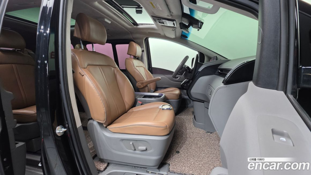 Hyundai Staria Lounge 9-Seater, 2022