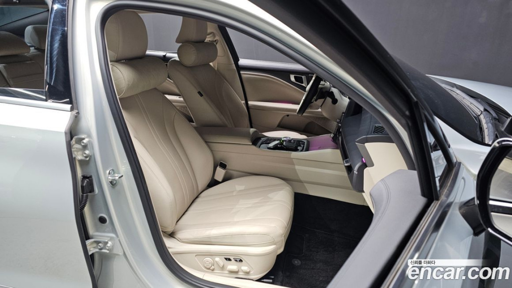 Kia K8 2.5 Gasoline 2WD, 2025