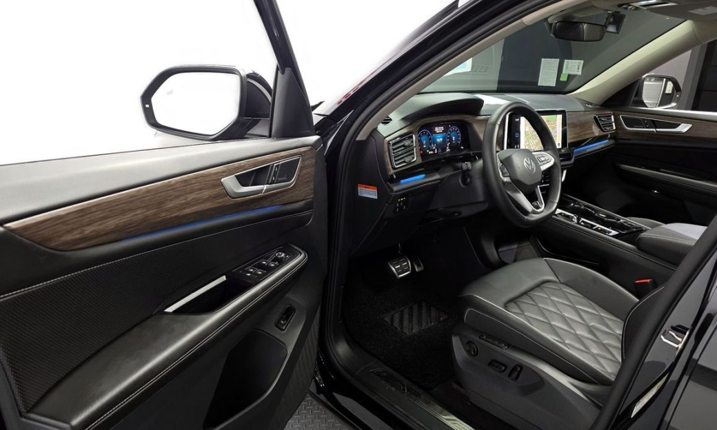 Volkswagen Atlas 2.0 TSI R-LINE 6-Seater, 2025