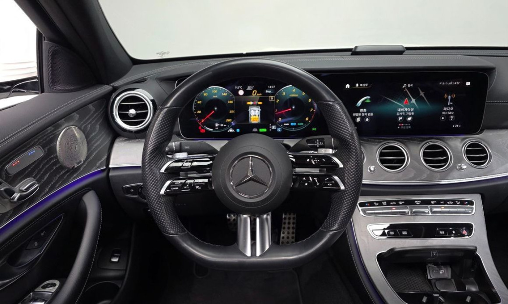 Mercedes-Benz E-Class E350 4MATIC AMG Line, 2022