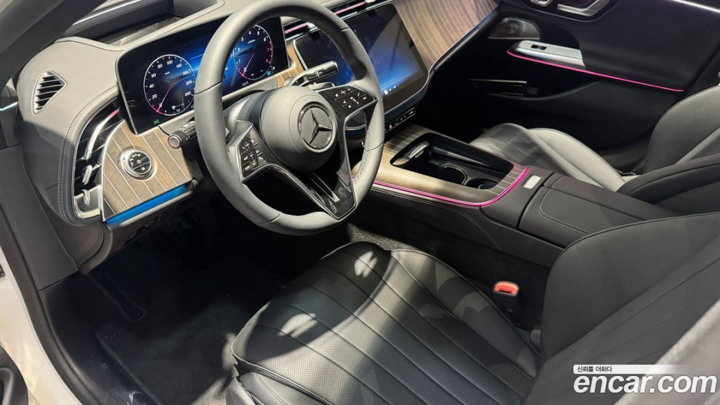 Mercedes-Benz E-Class E300 4MATIC Exclusive, 2025