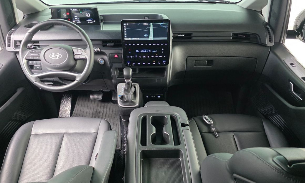 Hyundai Staria Tourer 11-Seater, 2025
