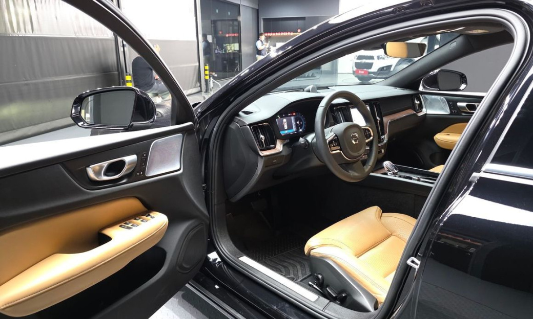 Volvo S60 B5 Ultimate Bright, 2024