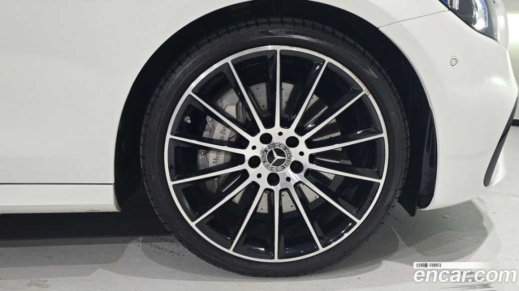 Mercedes-Benz E-Class E350 4MATIC AMG Line, 2023