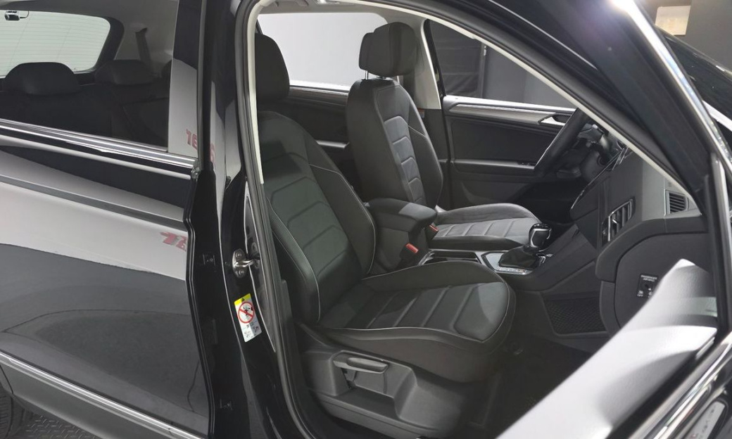 Volkswagen Tiguan 2.0 TSI Prestige, 2024