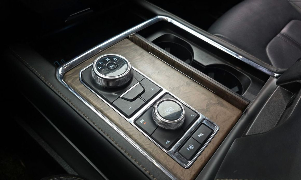 Ford Expedition Platinum 4WD, 2021