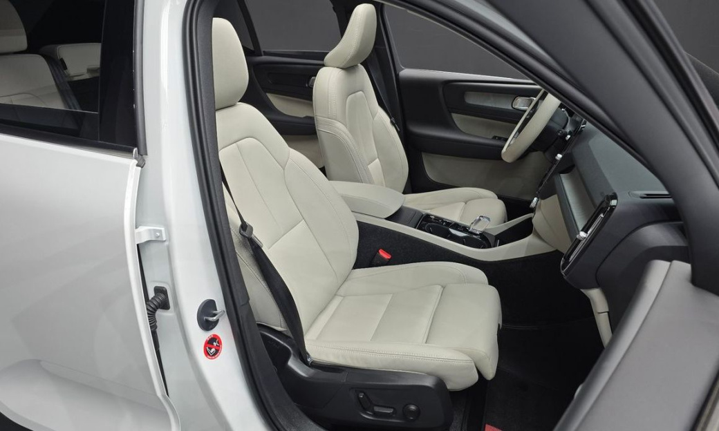 Volvo XC40 B4 Ultra Bright, 2025