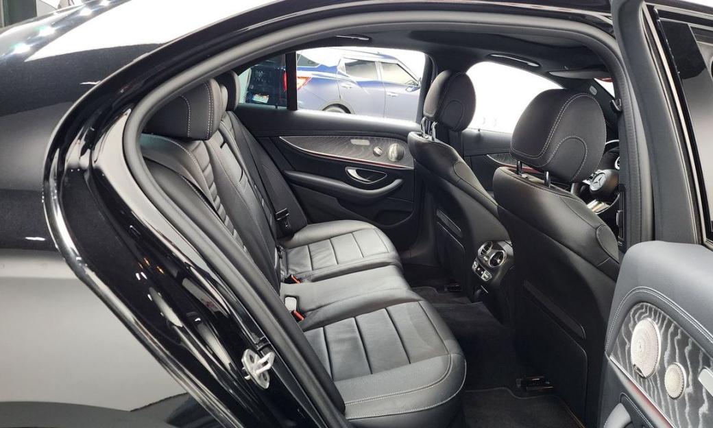 Mercedes-Benz E-Class E350 4MATIC AMG Line, 2023