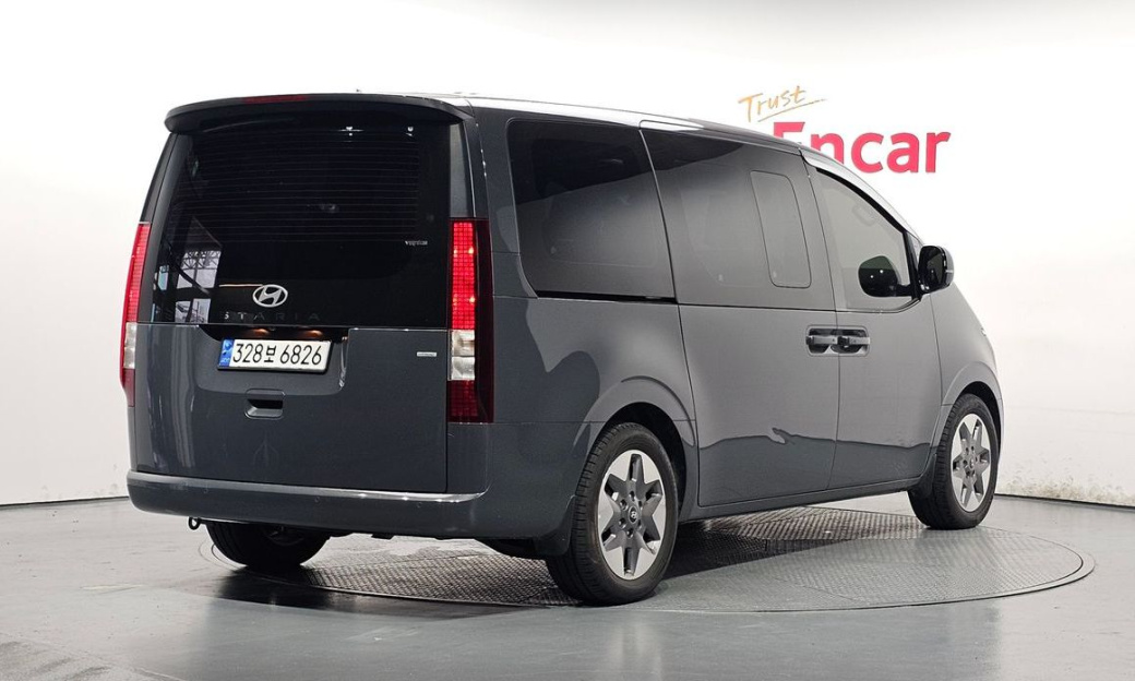 Hyundai Staria 4WD Tourer 9-Seater, 2025