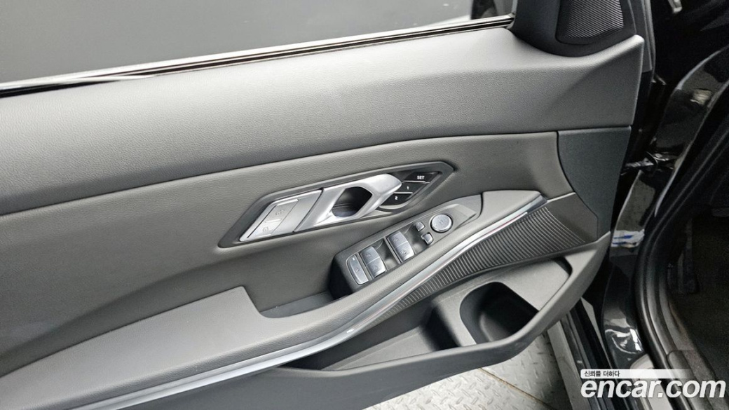 BMW 3-Series 320i, 2022