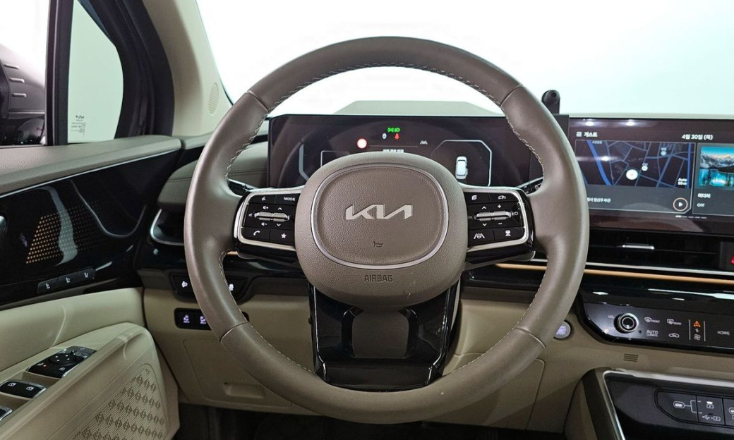 Kia Carnival 9-Seater Gravity, 2025