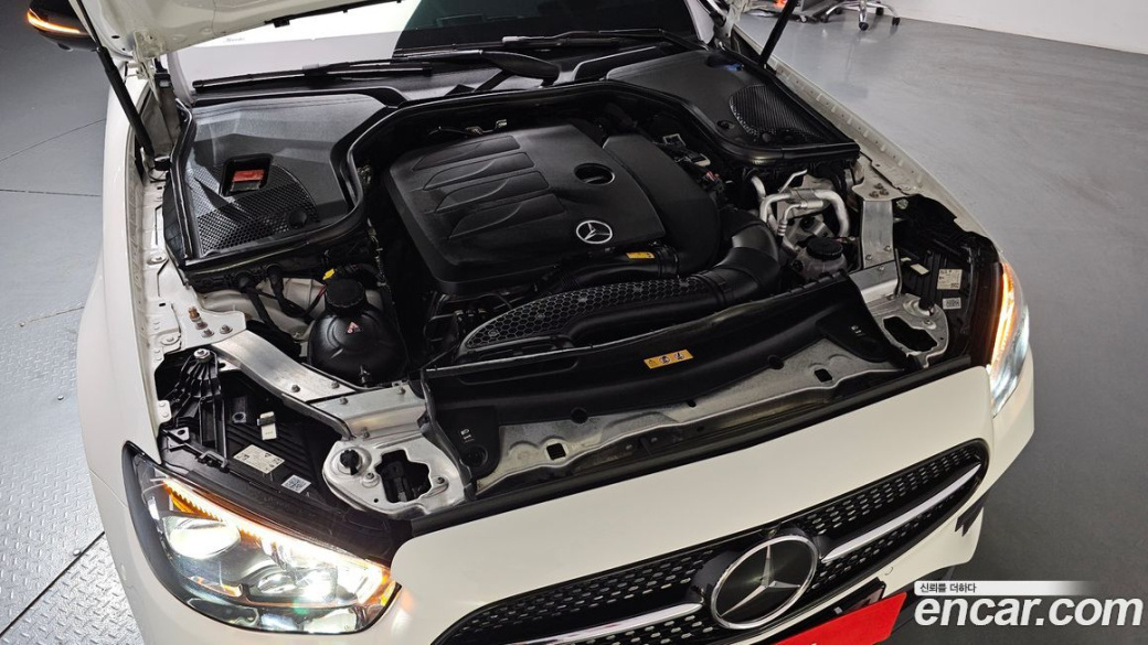 Mercedes-Benz E-Class E350 4MATIC AMG Line, 2023