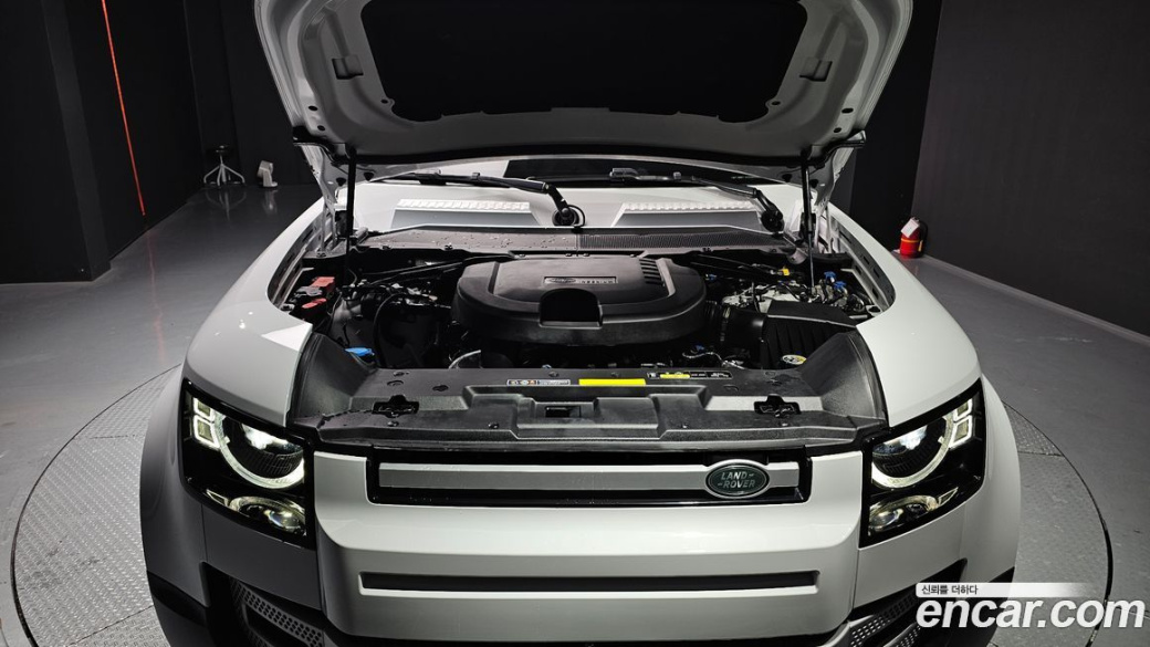 Land Rover Defender 110 D250 SE, 2024