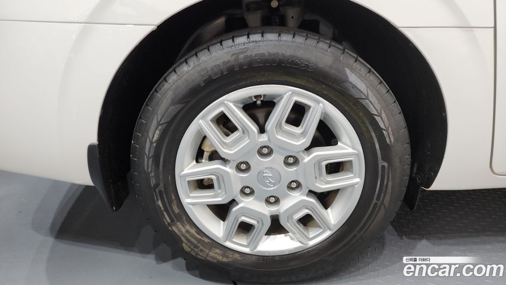 Hyundai Staria 4WD Tourer 9-Seater, 2023