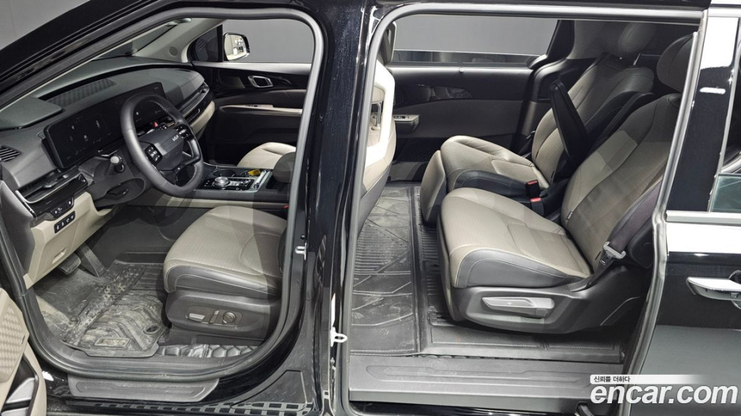 Kia Carnival 7-Seater Gravity, 2025
