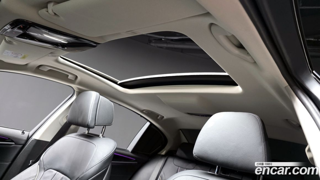 BMW 5-Series 520i Luxury, 2022