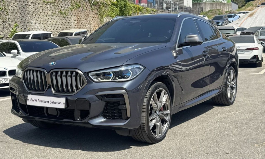 BMW X6 M50i, 2022